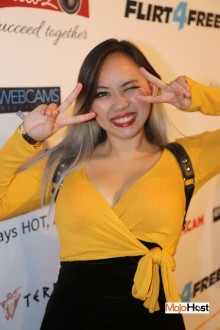 ynotcams2018_redcarpet392  